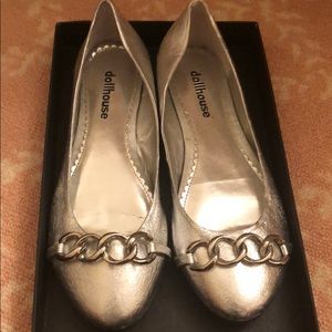 Dollhouse size 8 adorable silver flats